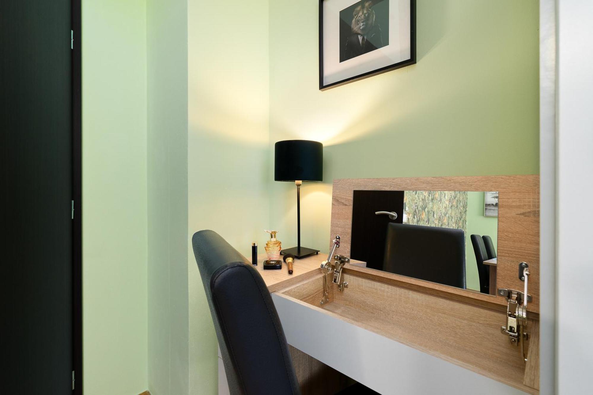 Oasis Apartments At Charles Square Praha Exteriér fotografie